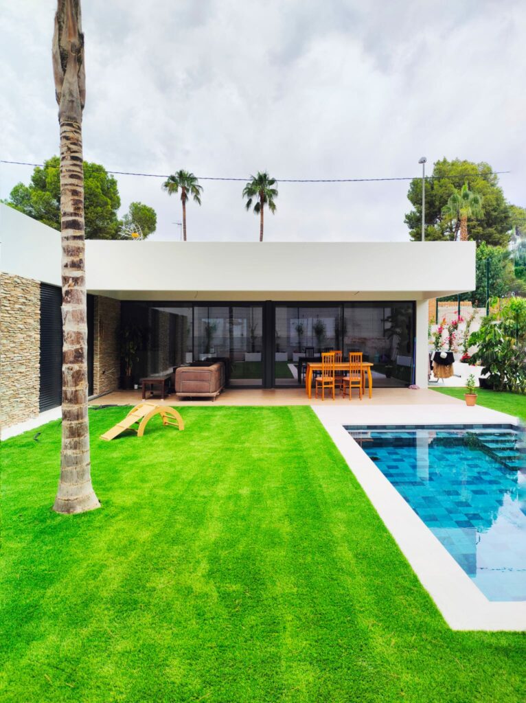 Casas Modulares: Casa Modular de la Alberca. Diseño de Ruzafa 14 Studio